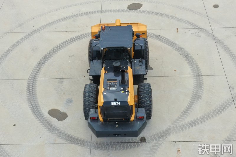 山工655F（国四） 装载机整机外观