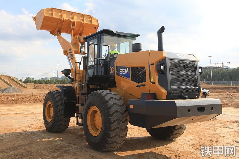 山工656F（国四）装载机整机外观