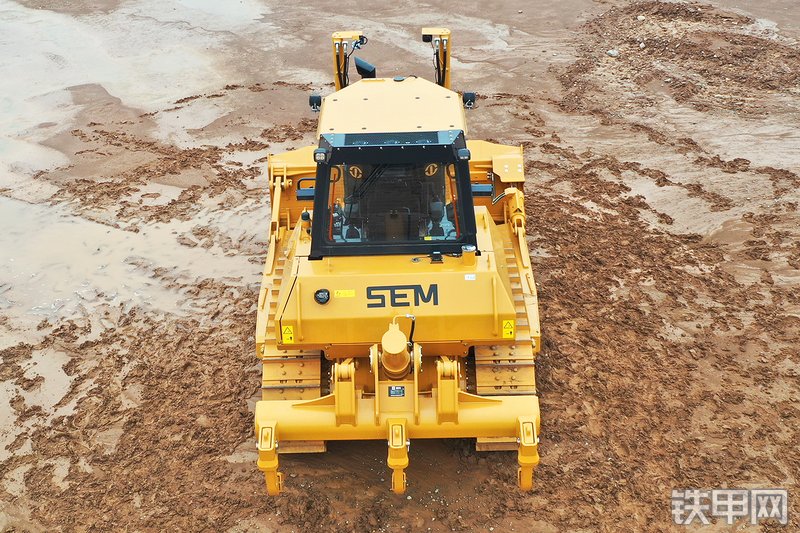 山工818F（国四）推土机整机外观