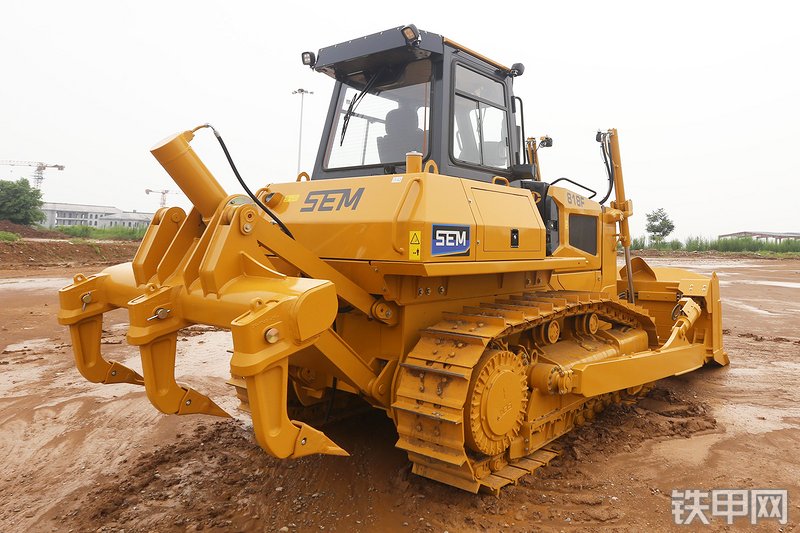 山工818F（国四）推土机整机外观