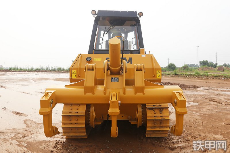 山工818F（国四）推土机整机外观