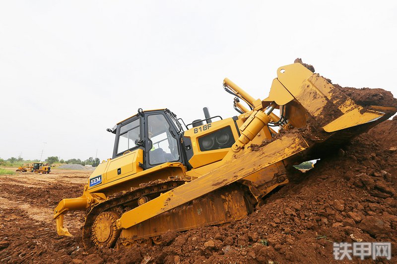 山工818F（国四）推土机整机外观