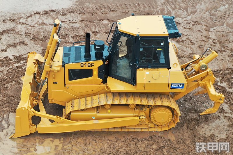 山工818F（国四）推土机整机外观