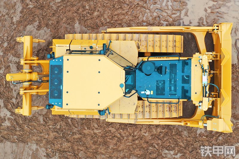 山工818F（国四）推土机整机外观