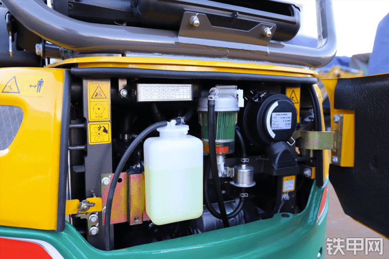 雷沃重工FR20F-u国四挖掘机局部