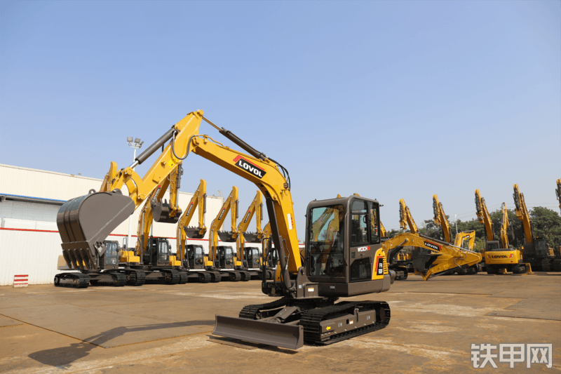 雷沃重工FR60F国四挖掘机整机外观