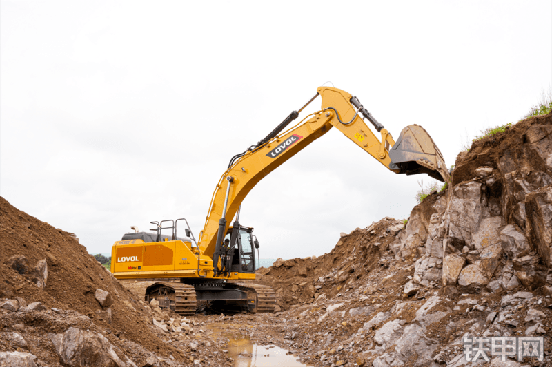 雷沃重工FR390F-HD国四挖掘机整机外观