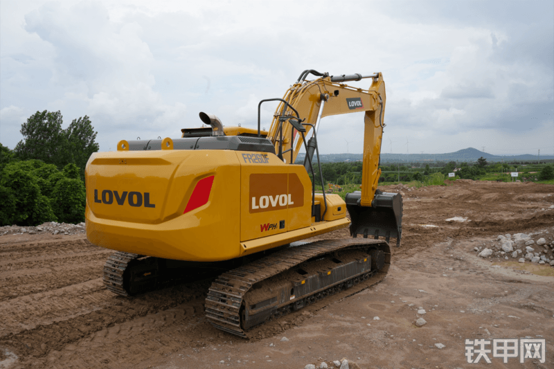 雷沃重工fr260f履带式挖掘机