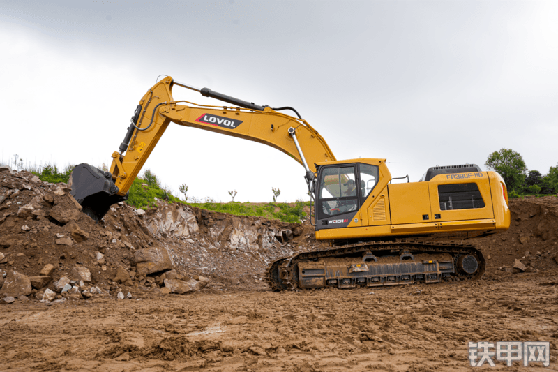 雷沃重工FR390F-HD国四挖掘机整机外观