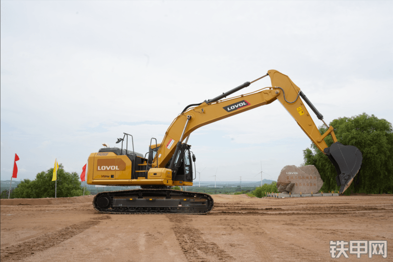 雷沃重工FR260F国四挖掘机整机外观