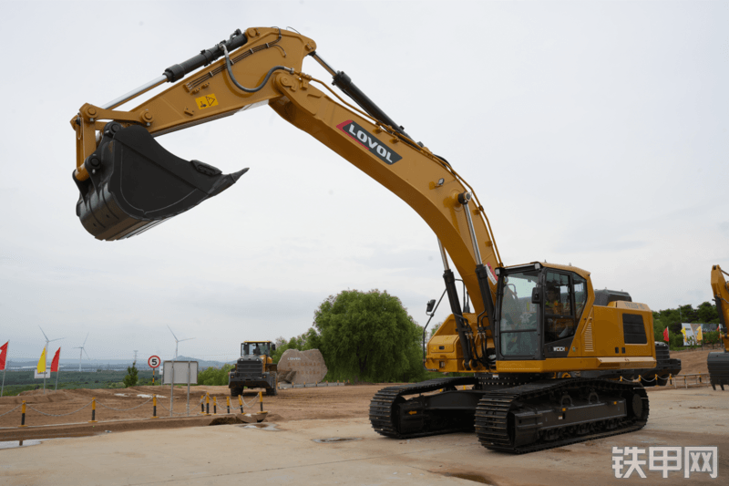 雷沃重工FR350F-HD国四挖掘机整机外观