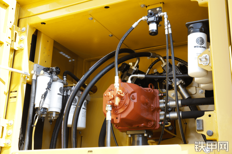 雷沃重工FR700F国四挖掘机局部