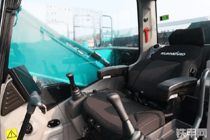 山河智能SWE155F国四挖掘机局部