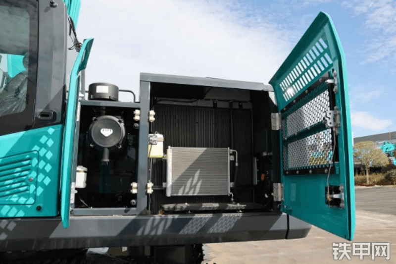 山河智能SWE215F国四挖掘机局部