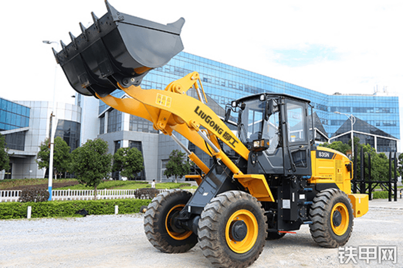 柳工835N国四装载机整机外观