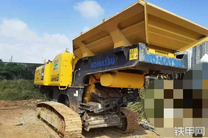 小松BR380JG-1E0移动破碎站整机外观