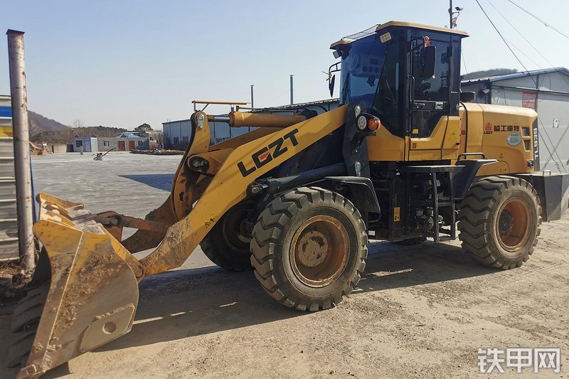 临工重特TL939装载机整机外观