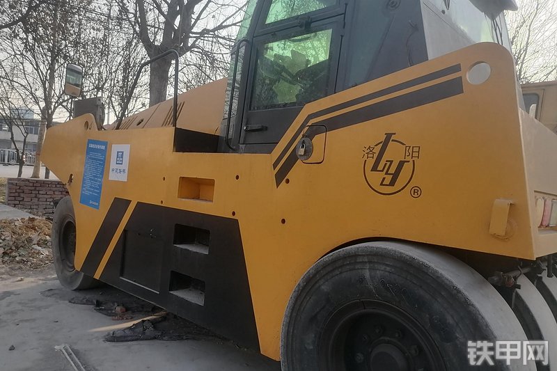 洛阳路通lrs2030轮胎压路机