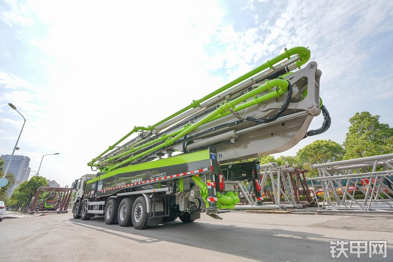 中联重科五桥67M斯堪尼亚国六泵车整机外观