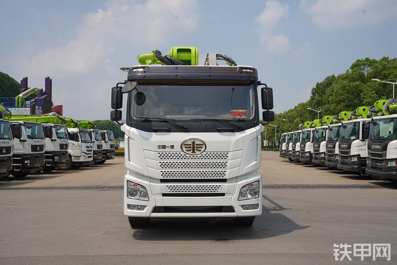 中联重科四桥62M解放国六泵车泵车整机外观