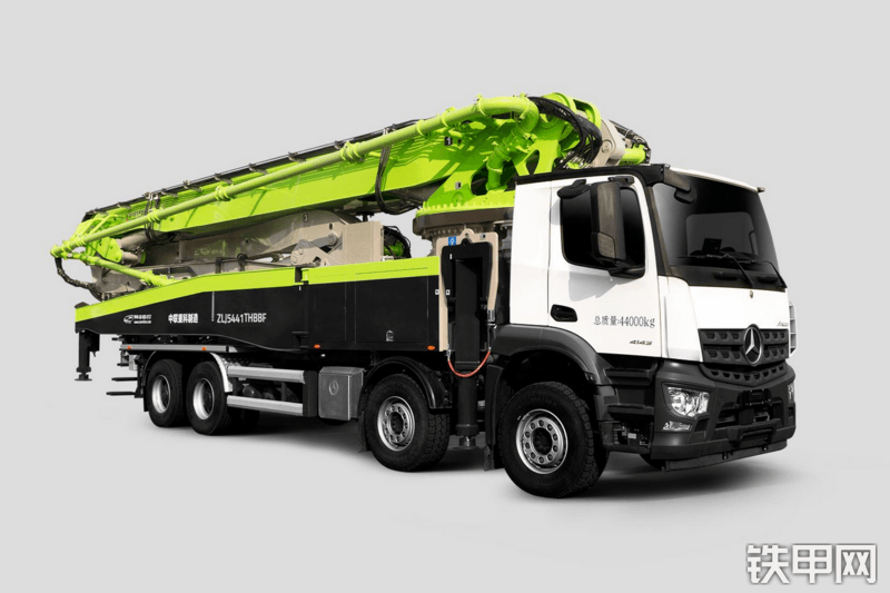 中联重科四桥59M奔驰国六泵车整机外观