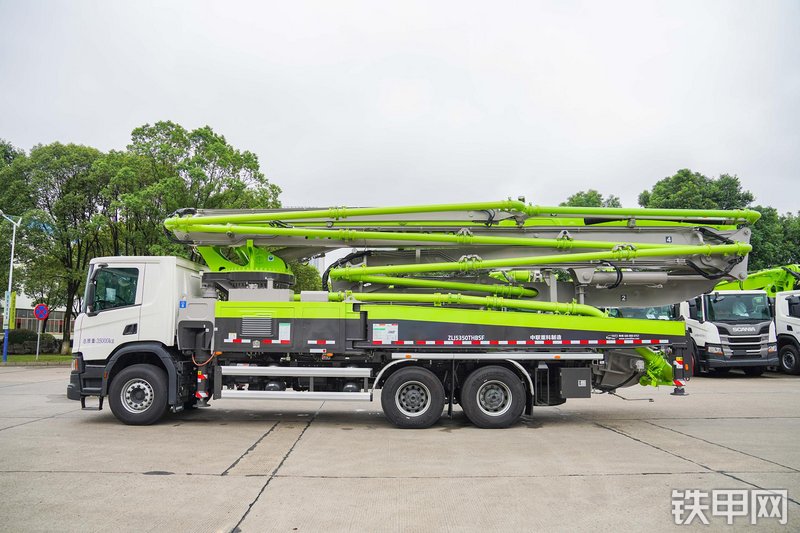 中联重科三桥52M斯堪尼亚国六泵车整机外观