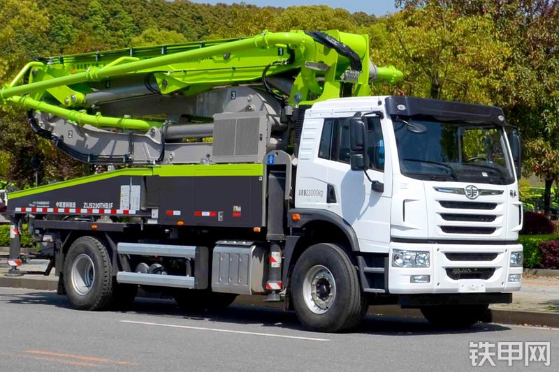 中联重科二桥38M解放国六泵车整机外观