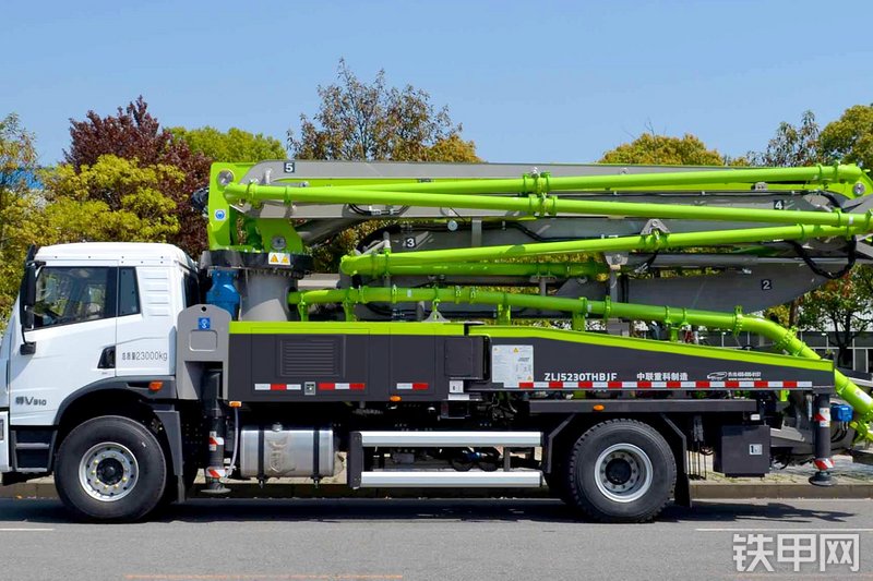 中联重科二桥38M解放国六泵车整机外观