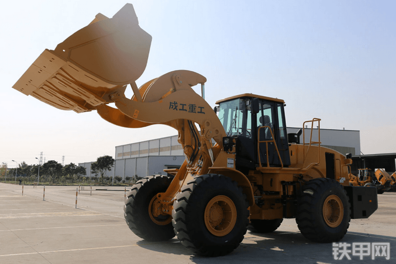 成工CZ80装载机整机外观