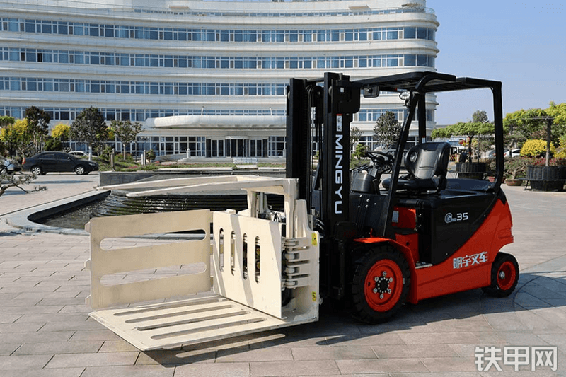 明宇重工3.5吨锂电旋转推拉器叉车整机外观