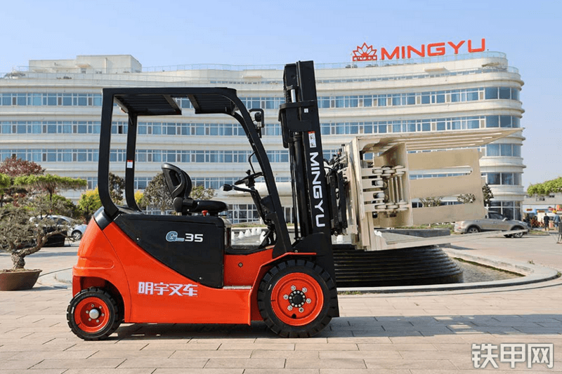 明宇重工3.5吨锂电旋转推拉器叉车整机外观