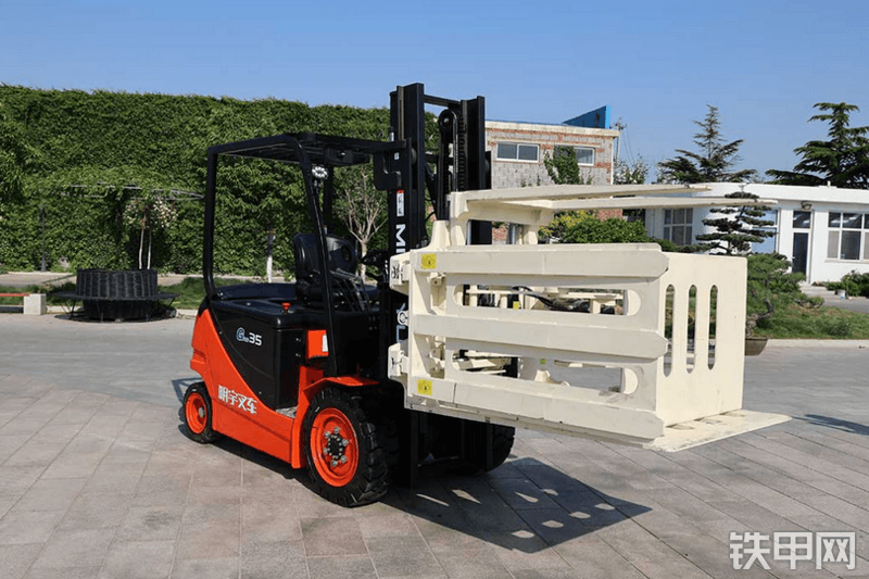 明宇重工3.5吨锂电旋转推拉器叉车整机外观