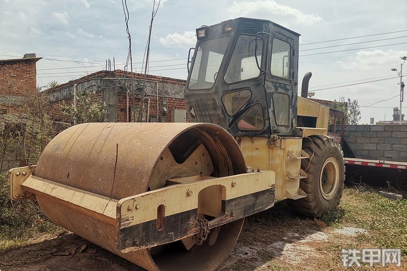 英格索兰SD100压路机整机外观