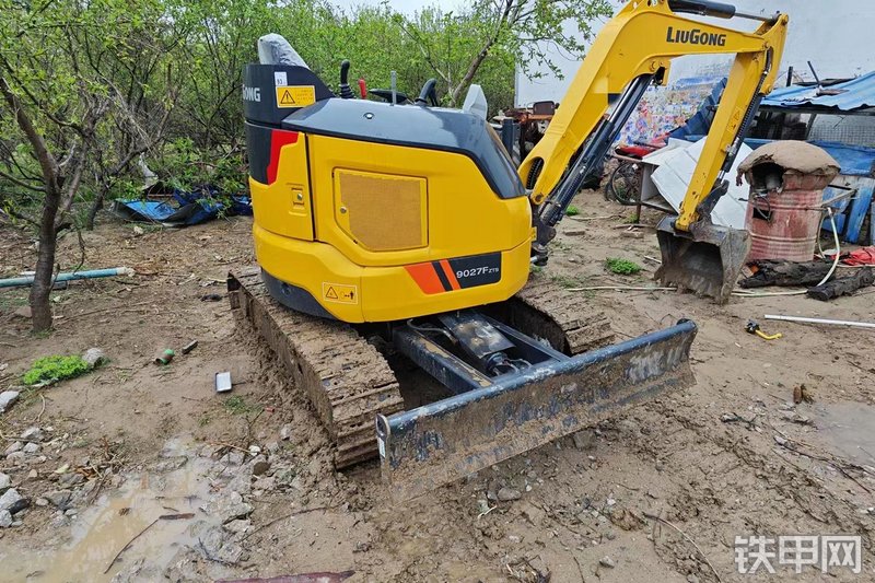 柳工9027FZTS挖掘机整机外观