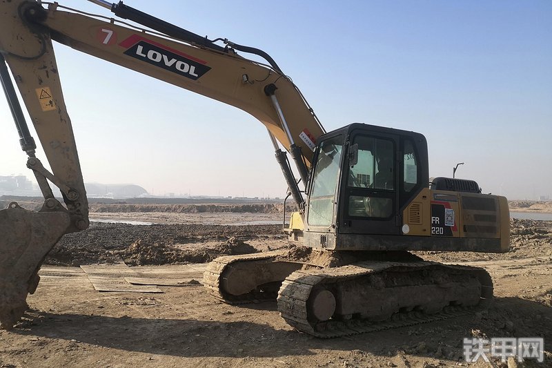 雷沃重工fr220e2h履带式挖掘机