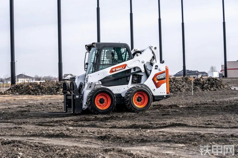 山猫S590国四滑移装载机整机外观