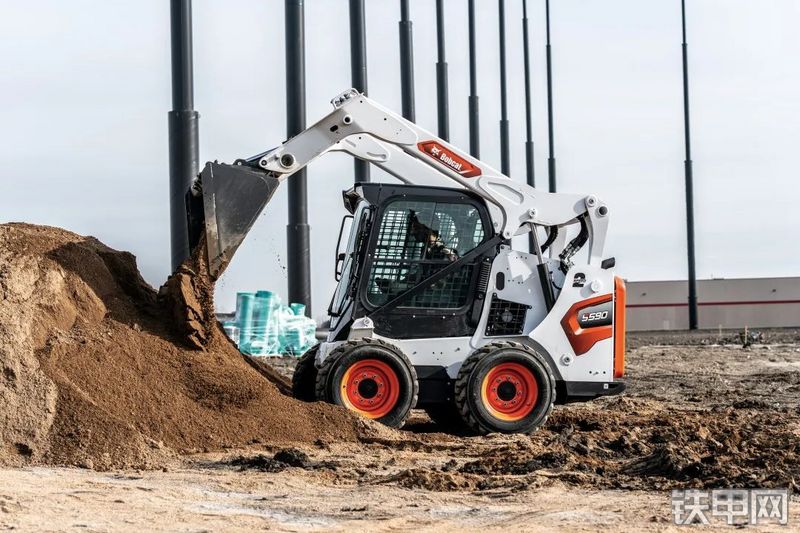 山猫S590国四滑移装载机整机外观