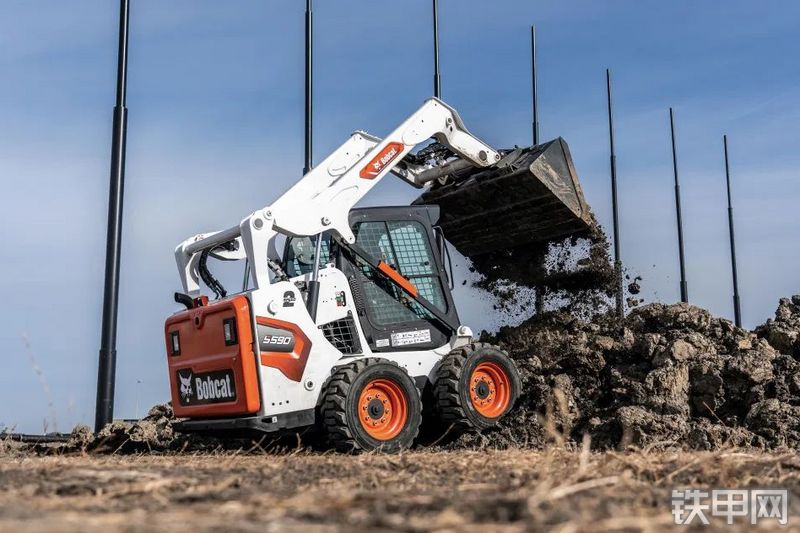 山猫S590国四滑移装载机整机外观