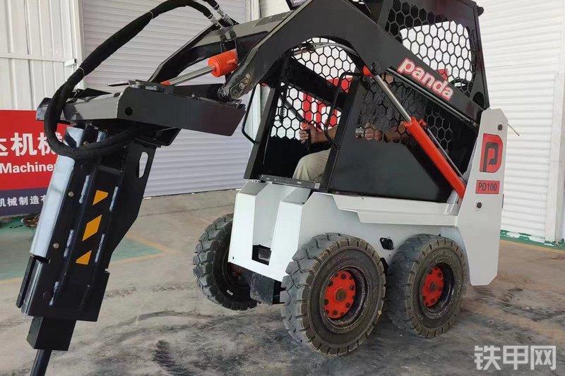 磐达Panda轮式滑移装载机