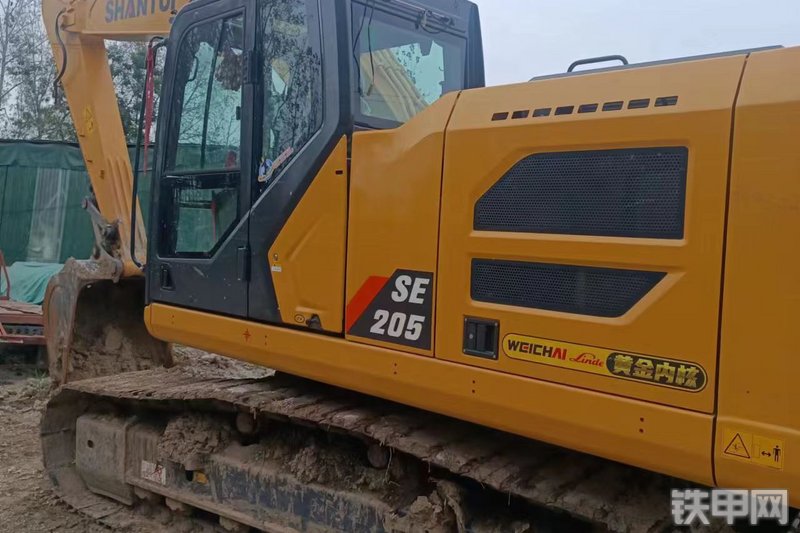 山重建机SE205-10W挖掘机局部