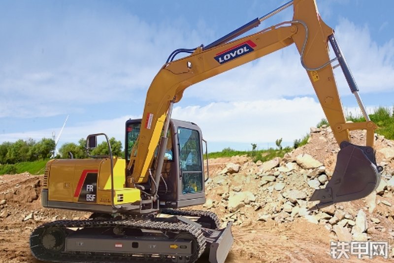 雷沃重工FR85F履带式挖掘机