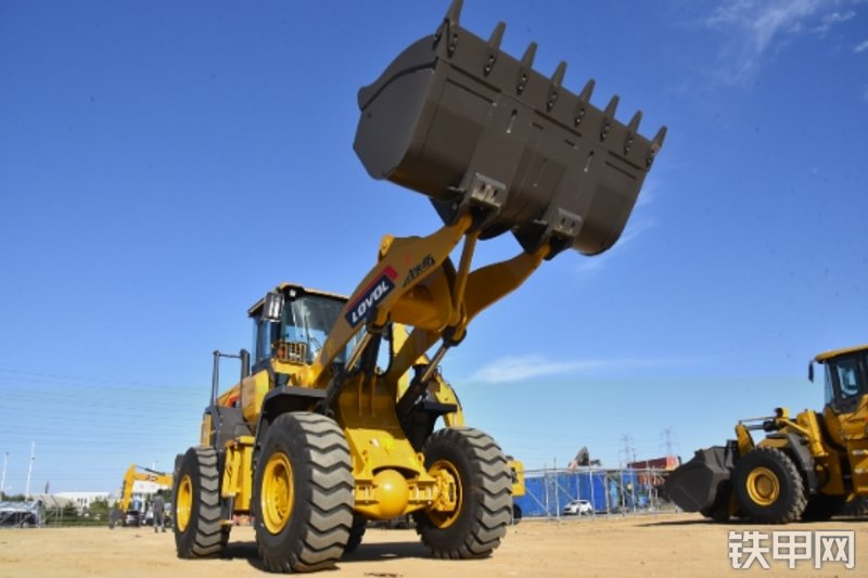 雷沃重工FL968K轮式装载机