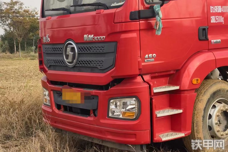 德龙新M3000平板运输车整机外观