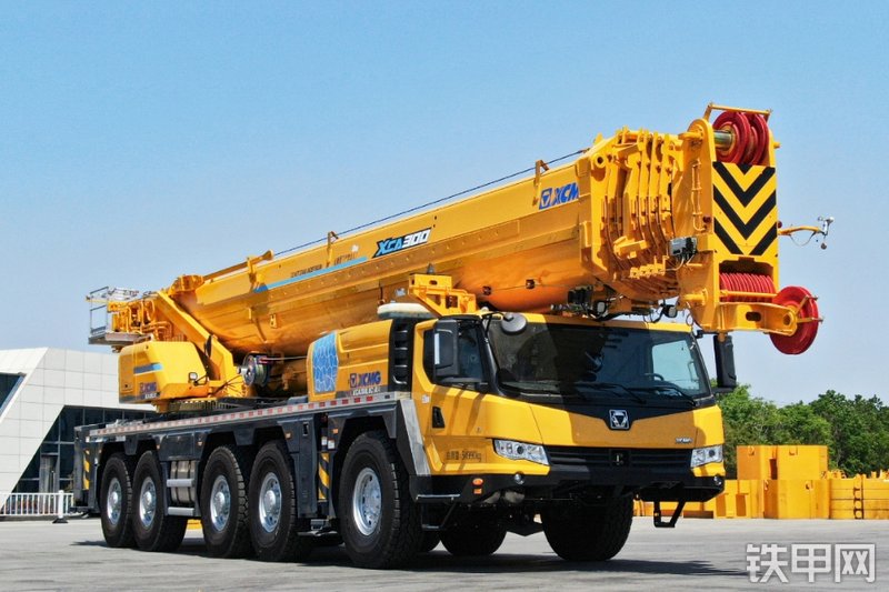 徐工XCA300L8C起重机整机外观