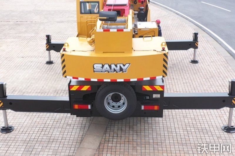 三一重工STC250E-1混动版起重机局部