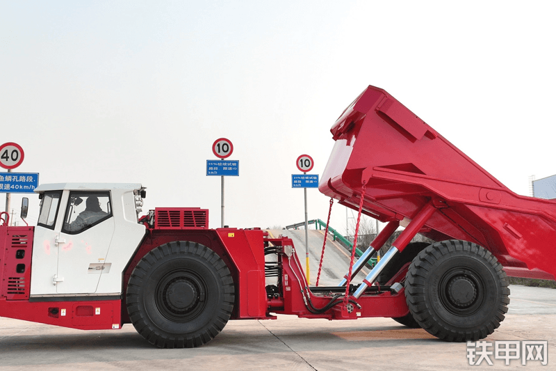 神拓智能装备ST20非公路自卸车整机外观