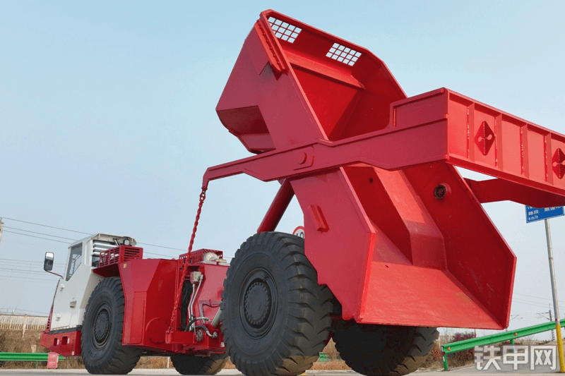 神拓智能装备ST20非公路自卸车整机外观