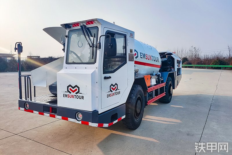 神拓智能装备WC5BJ搅拌运输车整机外观