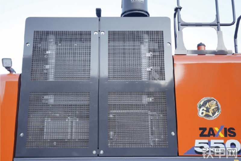 日立ZX550LCH-6A挖掘机局部