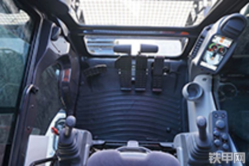 日立ZX550LCH-6A挖掘机局部